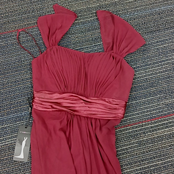 NWT Bridesmaid dress Burgandy Every Pretty Size 6 - Picture 3 of 7